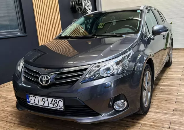 TOYOTA Avensis 1.8 Premium
