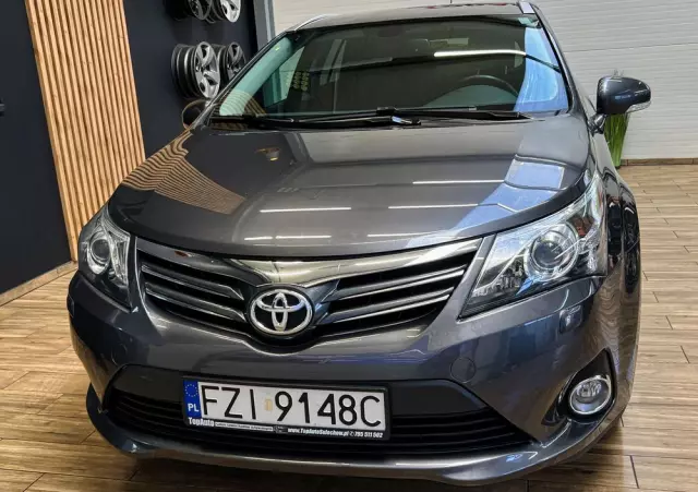 TOYOTA Avensis 1.8 Premium