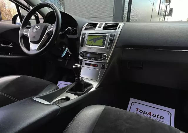 TOYOTA Avensis 1.8 Premium