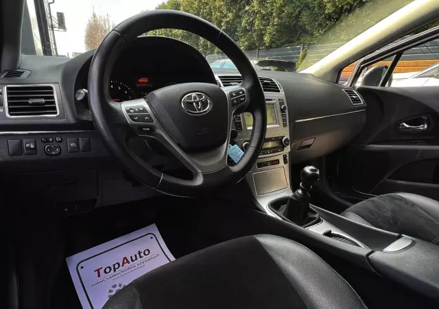 TOYOTA Avensis 1.8 Premium