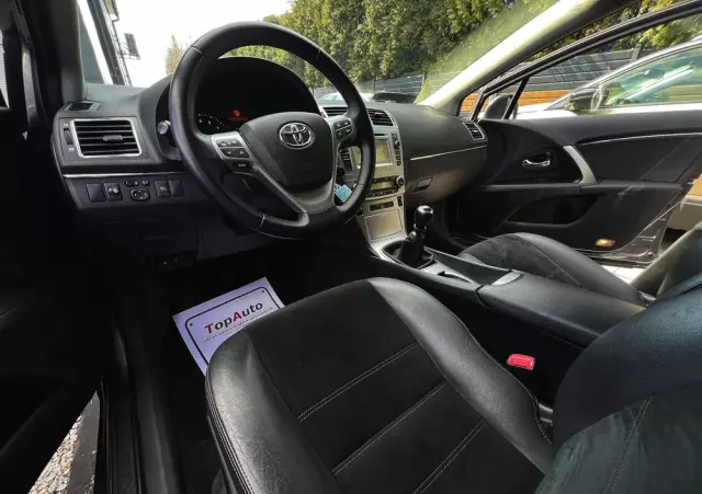 TOYOTA Avensis 1.8 Premium