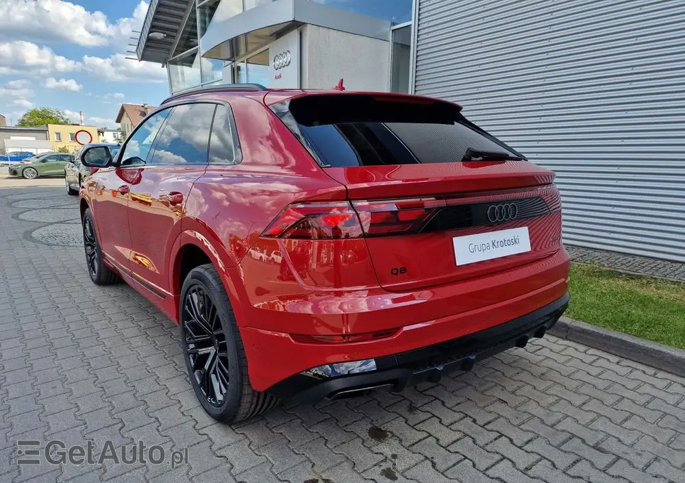 AUDI Q8 