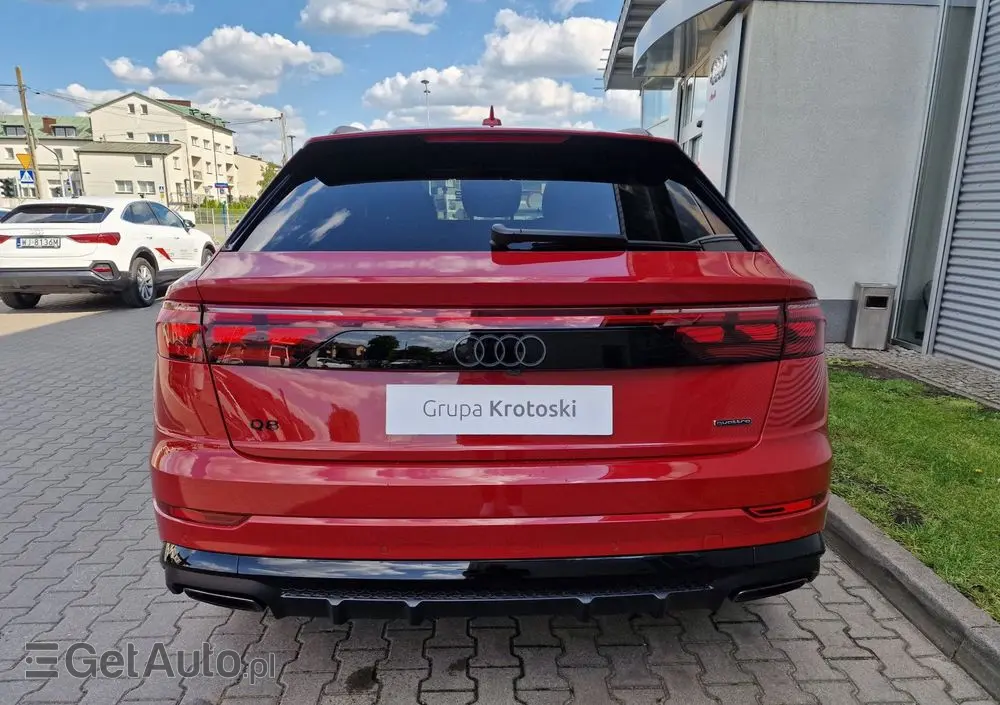 AUDI Q8 