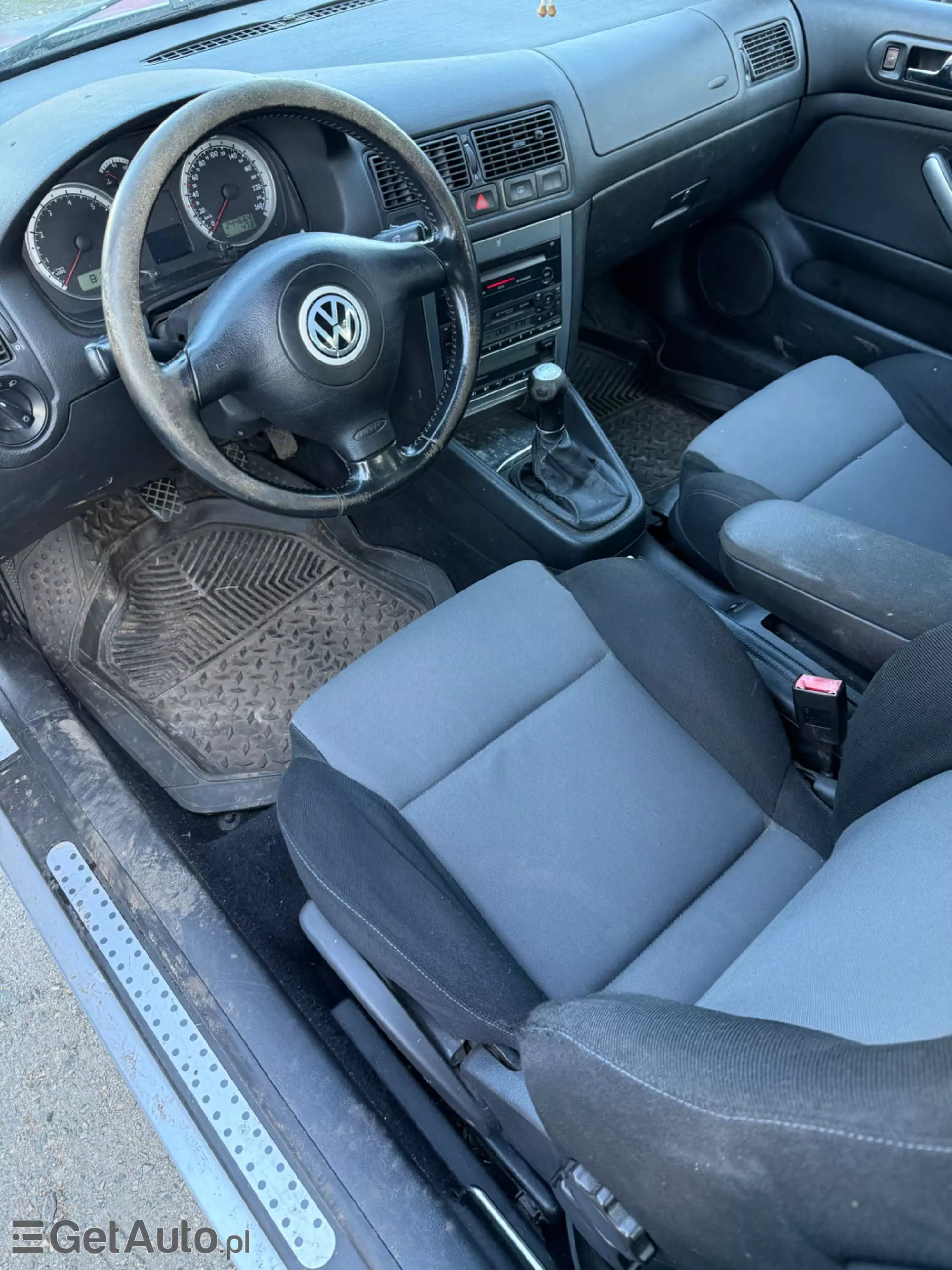 VOLKSWAGEN Golf 