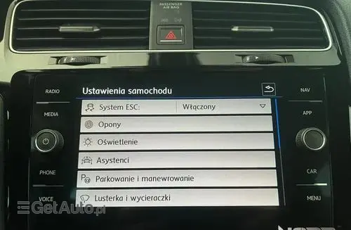 VOLKSWAGEN Golf 