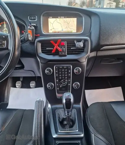 VOLVO V40 