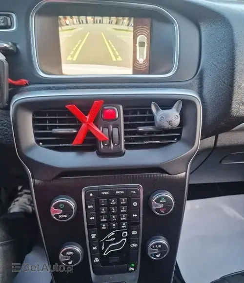 VOLVO V40 