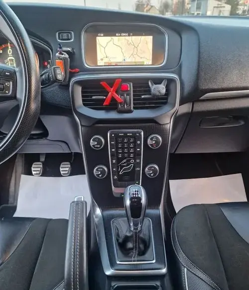 VOLVO V40 