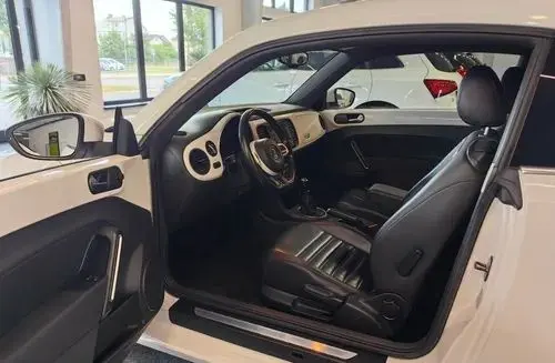 VOLKSWAGEN Beetle 