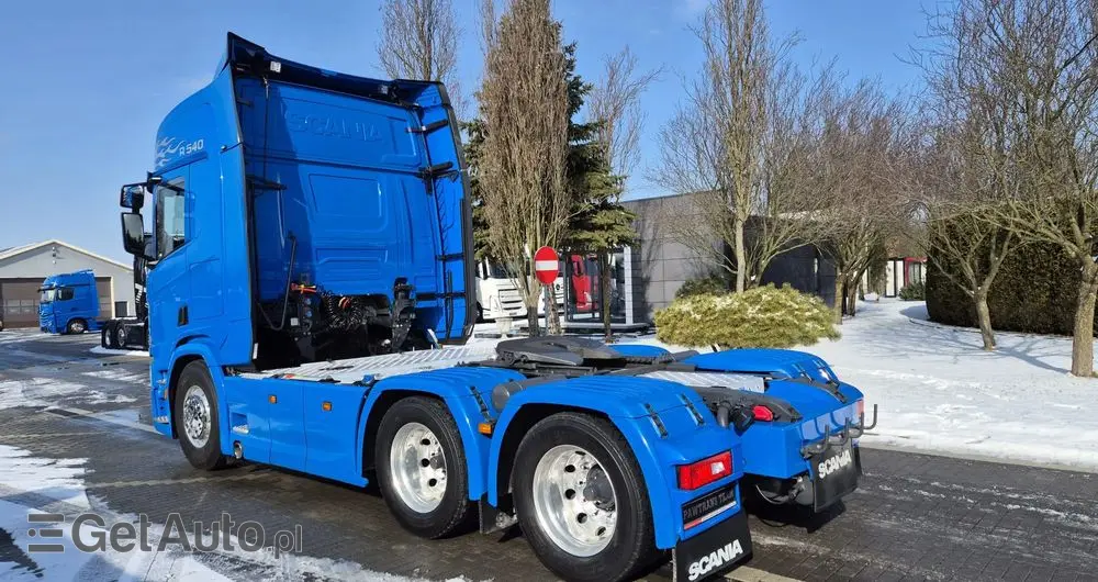 SCANIA SCANIA///R540///6×4///2021///RETARDER///SKÓRY///FULL LED///CAŁY NA PODUSZKACH///NAWIGACJA///ALUMINIOWE FELGI///WYŚWIETLACZ OBCIĄŻENIA///ZABUDOWY MIĘDZYOSIOWE///BARDZO BOGATA WERSJA///STAN BARDZO DOBRY 