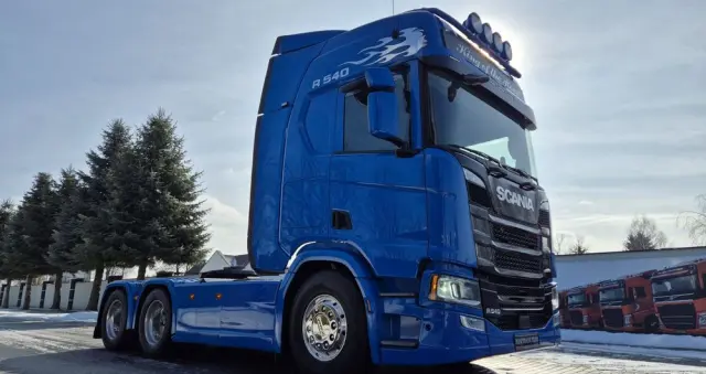 SCANIA SCANIA///R540///6×4///2021///RETARDER///SKÓRY///FULL LED///CAŁY NA PODUSZKACH///NAWIGACJA///ALUMINIOWE FELGI///WYŚWIETLACZ OBCIĄŻENIA///ZABUDOWY MIĘDZYOSIOWE///BARDZO BOGATA WERSJA///STAN BARDZO DOBRY 