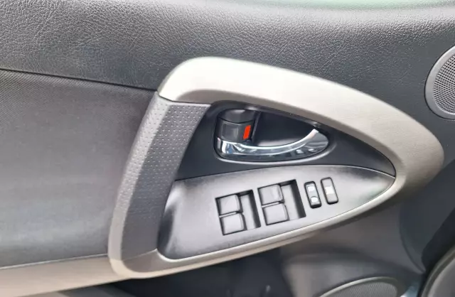 TOYOTA RAV4 2.0 VVT-i (158 KM) 4WD