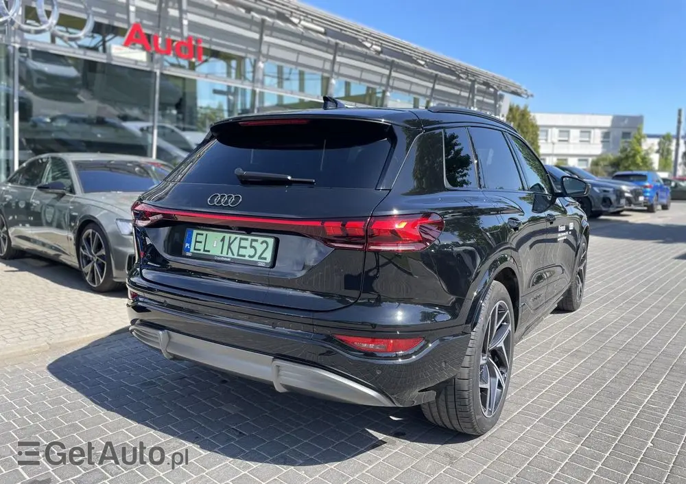 AUDI Q6 e-tron 