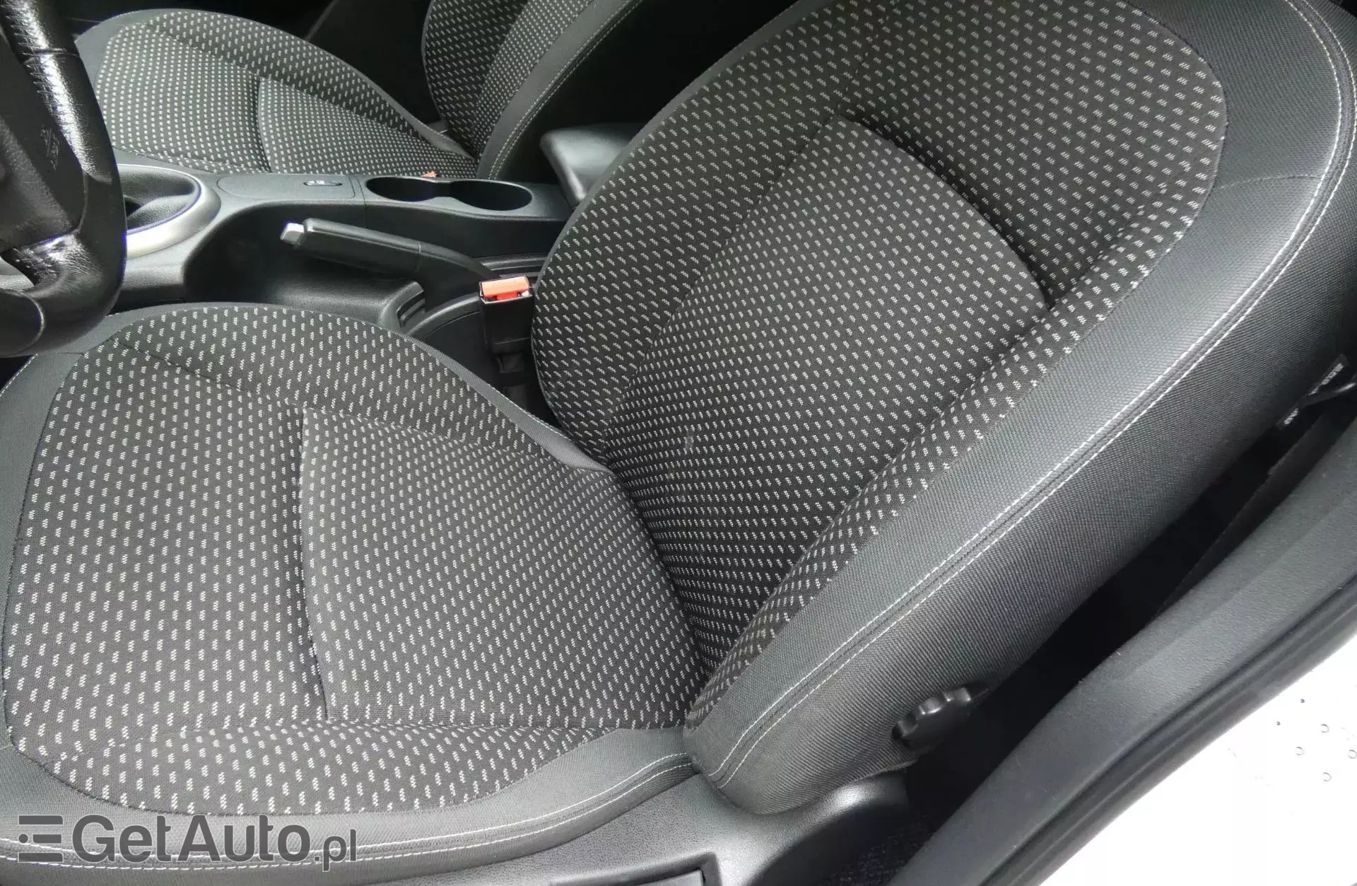 NISSAN Qashqai 2.0i (141 KM)