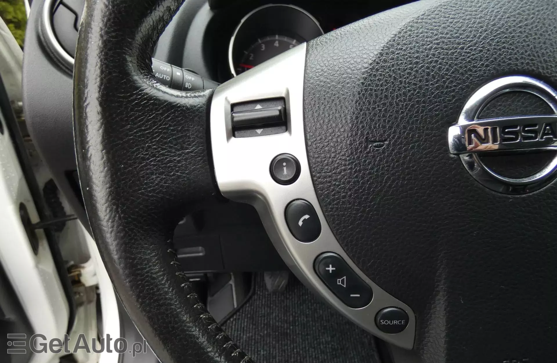 NISSAN Qashqai 2.0i (141 KM)