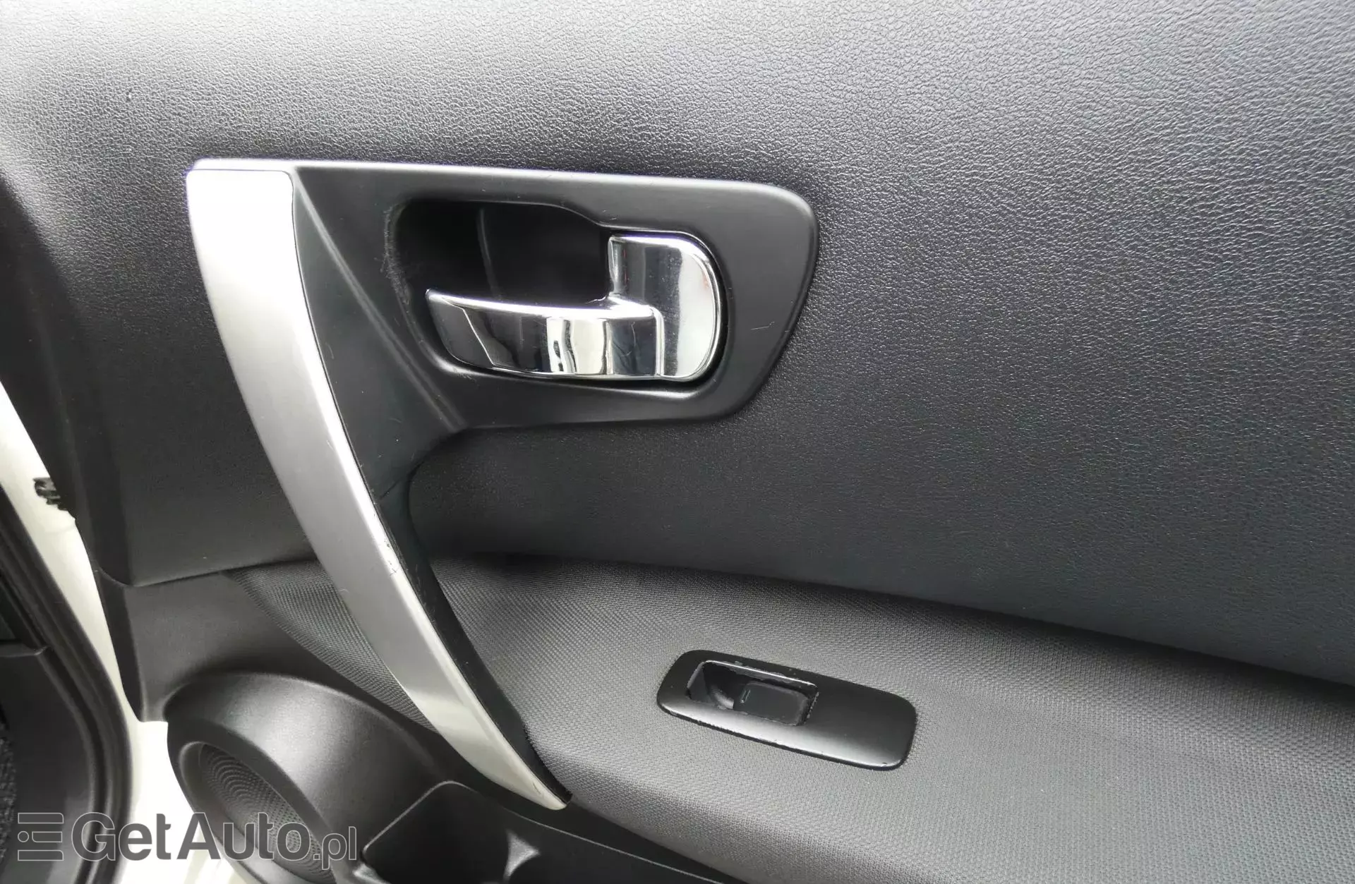 NISSAN Qashqai 2.0i (141 KM)