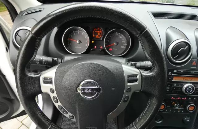 NISSAN Qashqai 2.0i (141 KM)
