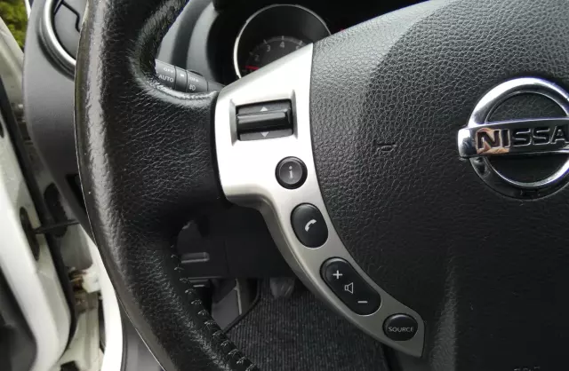 NISSAN Qashqai 2.0i (141 KM)