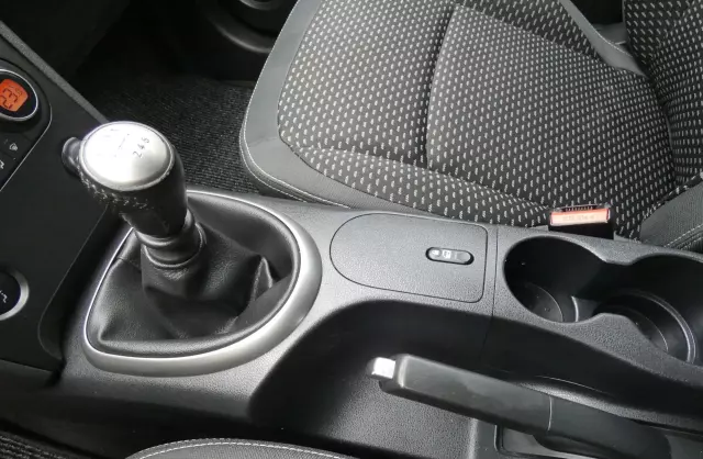 NISSAN Qashqai 2.0i (141 KM)