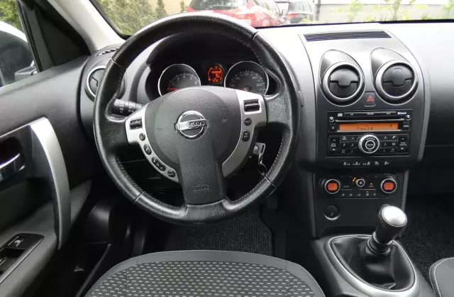 NISSAN Qashqai 2.0i (141 KM)