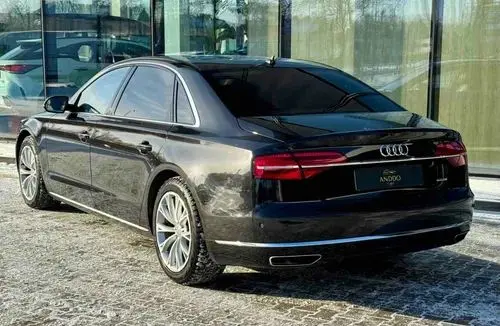 AUDI A8 