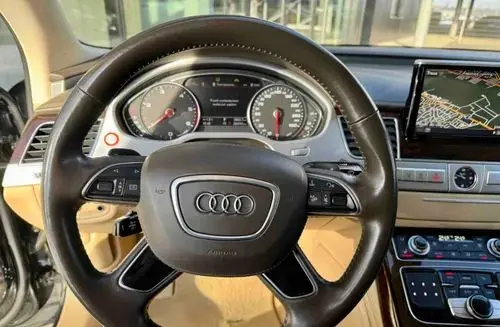 AUDI A8 
