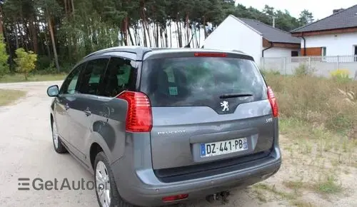 PEUGEOT 5008 
