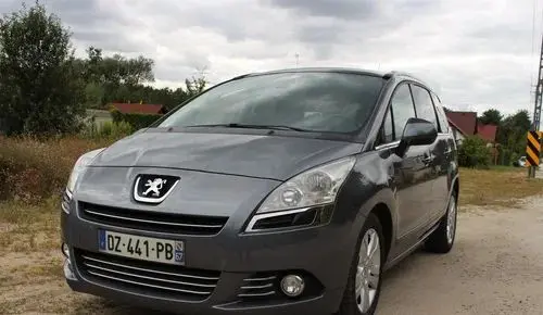 PEUGEOT 5008 