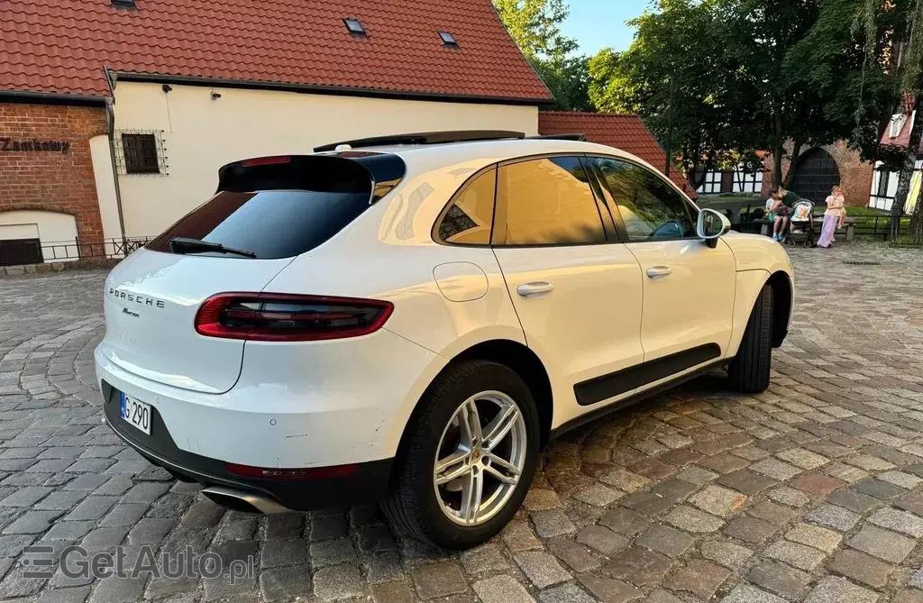 PORSCHE Macan 