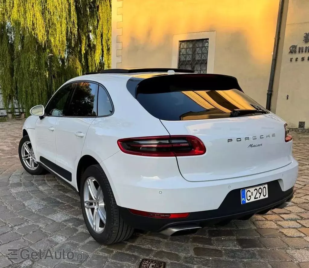 PORSCHE Macan 