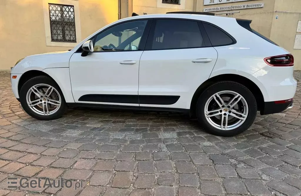 PORSCHE Macan 