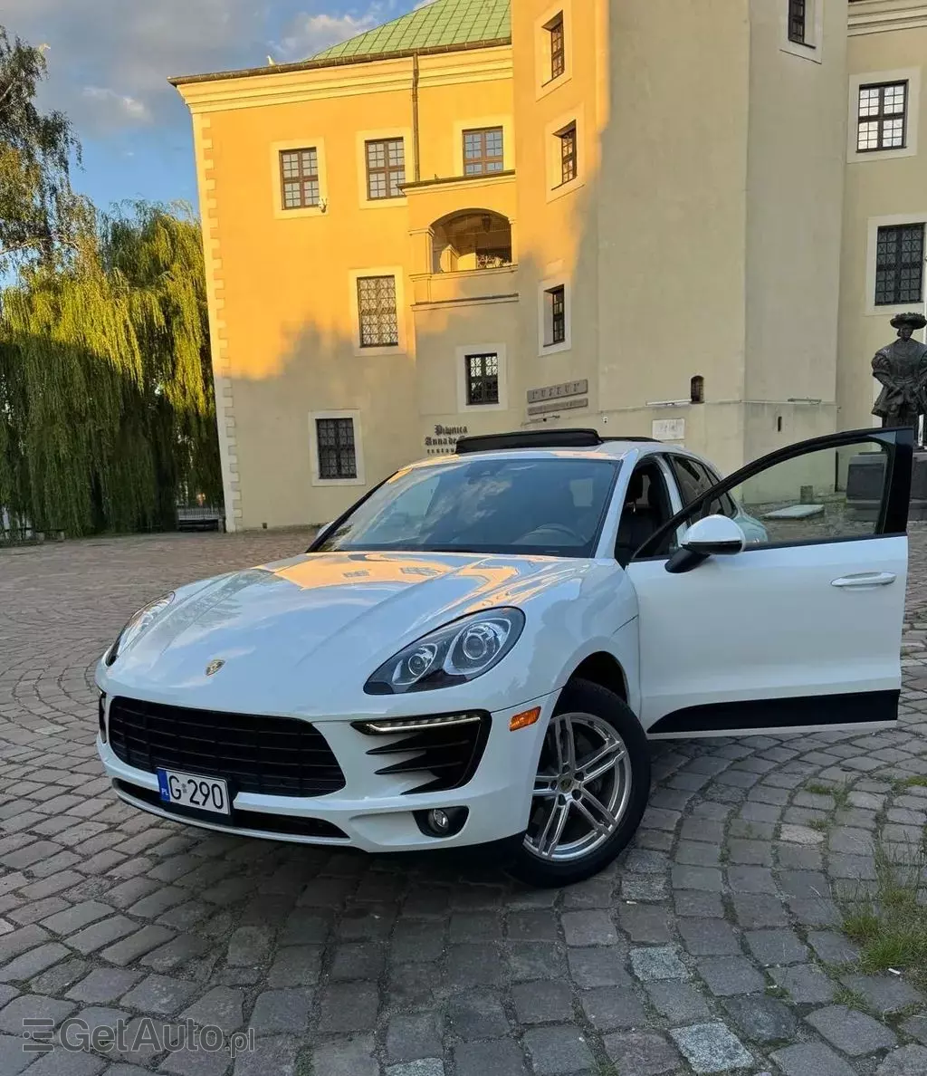 PORSCHE Macan 