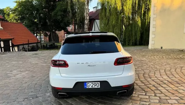 PORSCHE Macan 