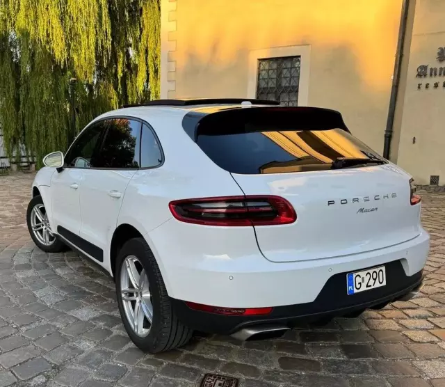 PORSCHE Macan 