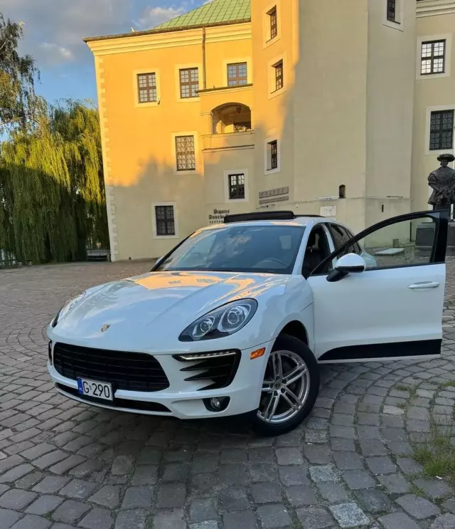 PORSCHE Macan 
