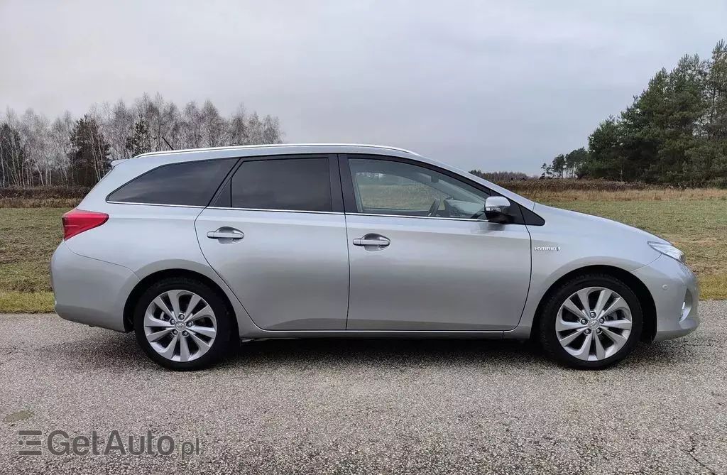 TOYOTA Auris 1.8 VVT-i (136 KM) Hybrid E-CVT