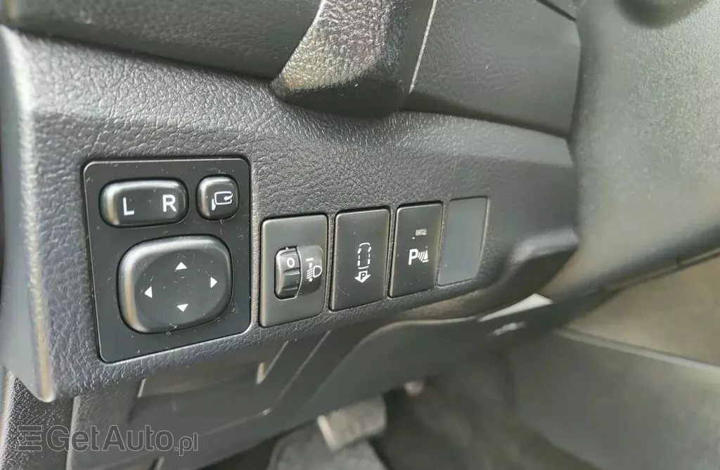 TOYOTA Auris 1.8 VVT-i (136 KM) Hybrid E-CVT