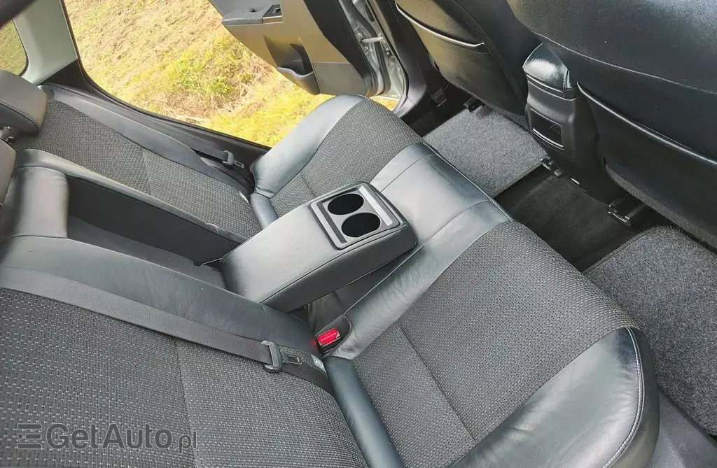 TOYOTA Auris 1.8 VVT-i (136 KM) Hybrid E-CVT