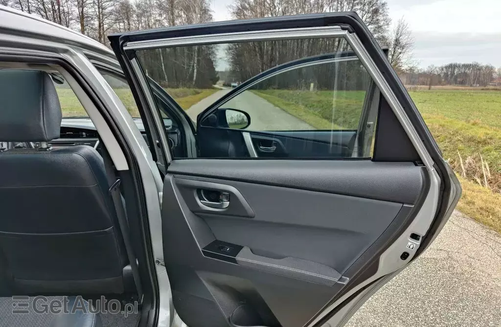 TOYOTA Auris 1.8 VVT-i (136 KM) Hybrid E-CVT