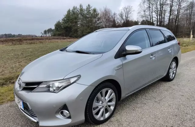 TOYOTA Auris 1.8 VVT-i (136 KM) Hybrid E-CVT