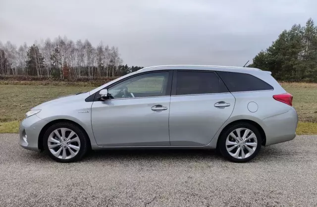 TOYOTA Auris 1.8 VVT-i (136 KM) Hybrid E-CVT