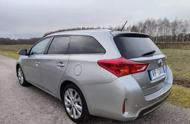 TOYOTA Auris 1.8 VVT-i (136 KM) Hybrid E-CVT