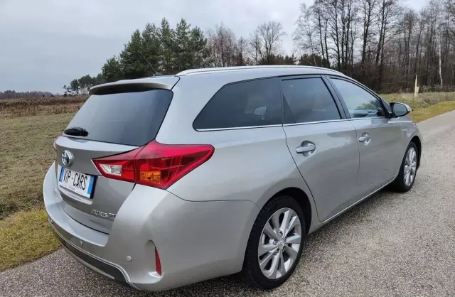 TOYOTA Auris 1.8 VVT-i (136 KM) Hybrid E-CVT