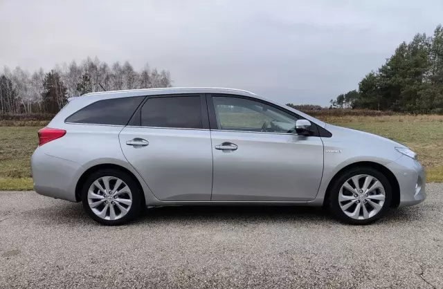 TOYOTA Auris 1.8 VVT-i (136 KM) Hybrid E-CVT