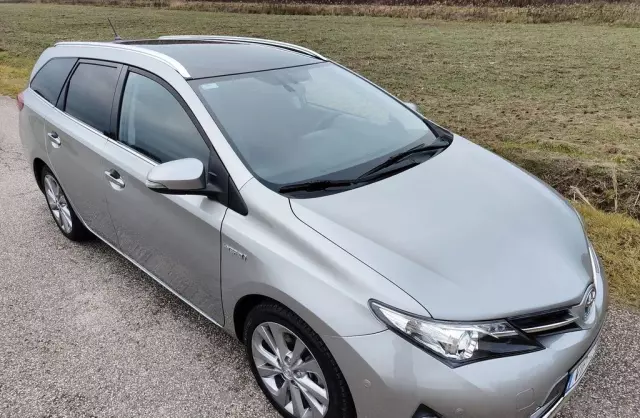 TOYOTA Auris 1.8 VVT-i (136 KM) Hybrid E-CVT