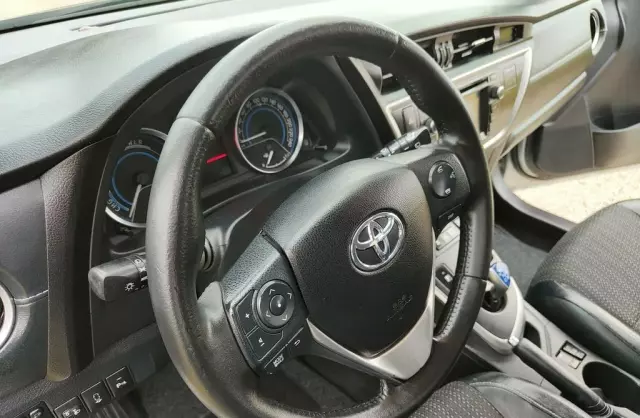 TOYOTA Auris 1.8 VVT-i (136 KM) Hybrid E-CVT