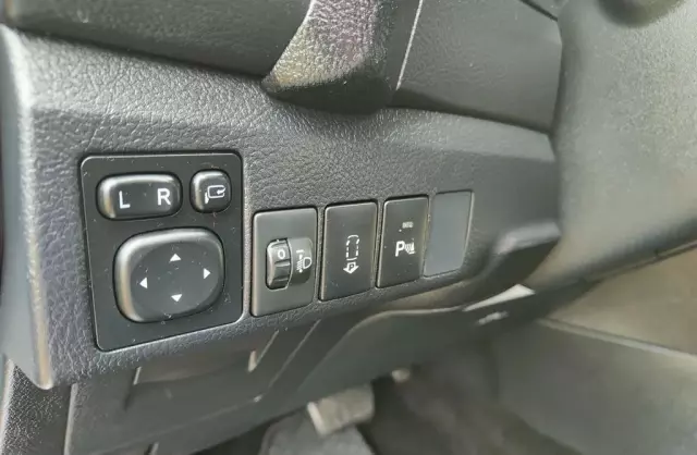 TOYOTA Auris 1.8 VVT-i (136 KM) Hybrid E-CVT