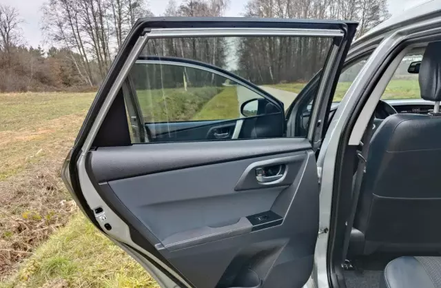 TOYOTA Auris 1.8 VVT-i (136 KM) Hybrid E-CVT