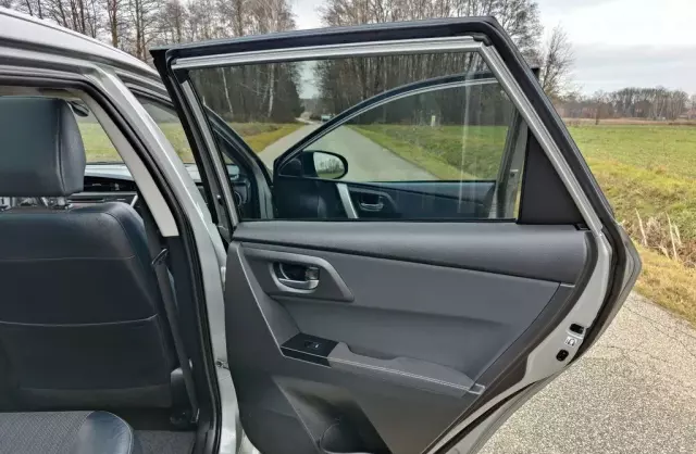 TOYOTA Auris 1.8 VVT-i (136 KM) Hybrid E-CVT