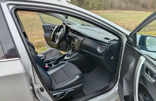 TOYOTA Auris 1.8 VVT-i (136 KM) Hybrid E-CVT